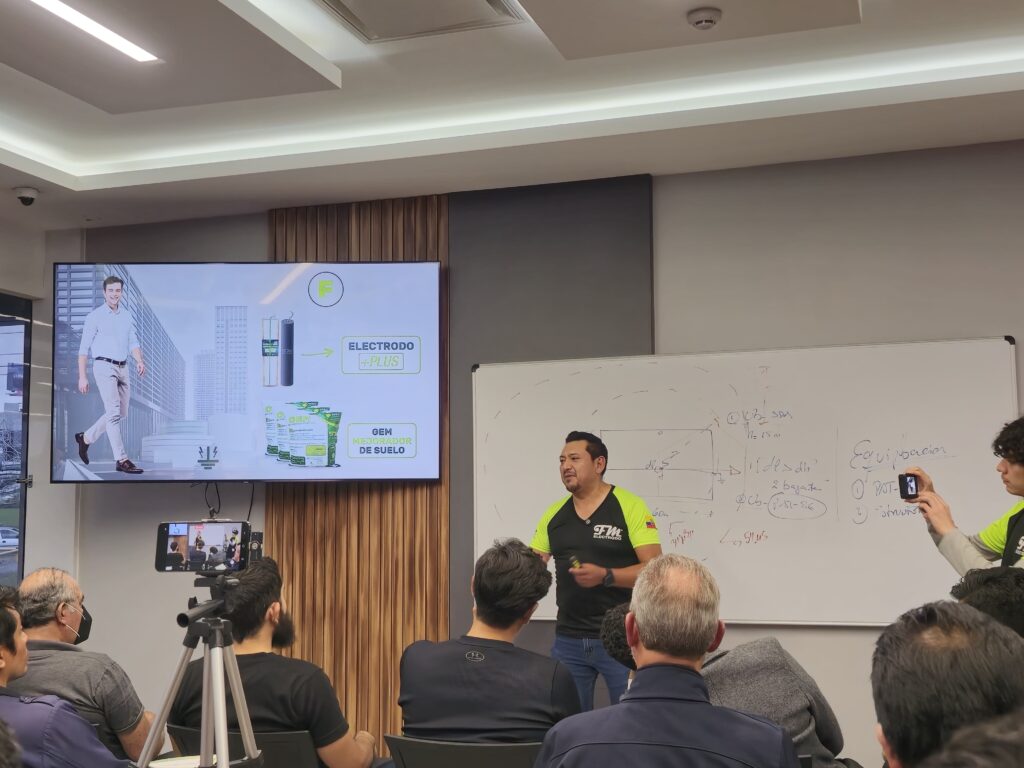Alpha Builders refuerza su compromiso con la seguridad eléctrica en una jornada técnica sobre puesta a tierra y protección atmosférica.